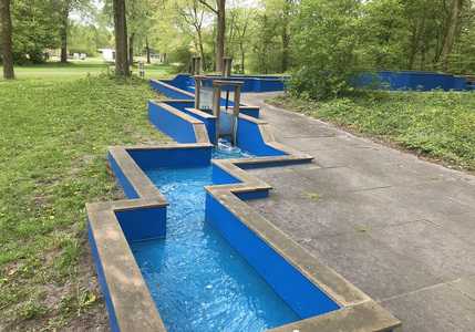 Waterspeelplaats Gaasperplas sluisjes 1 // sluisje_waterspeelplaats_2023_-_3_-_klein.jpg (22 K)