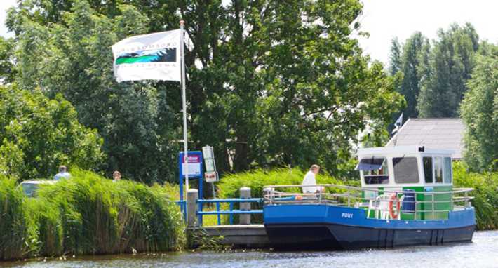 De pontjes over de Amstel weer in de vaart