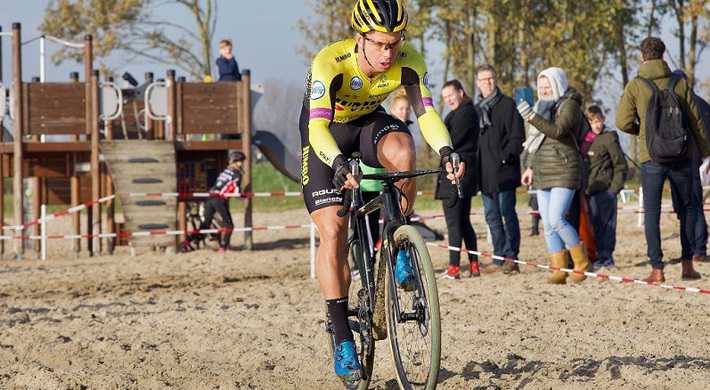 2021 Ouderkerker Cross fietser