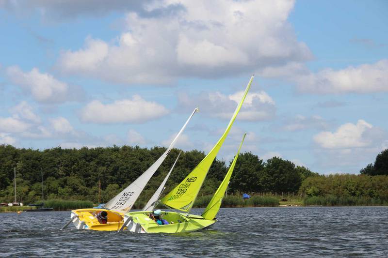 Zeilen Ouderkerkerplas // zeilen_oplas.jpg (50 K)