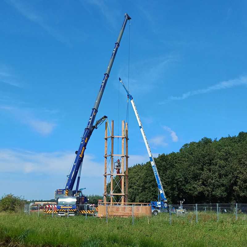 Start van de opbouw van de uitkijktoren Ronde Hoep