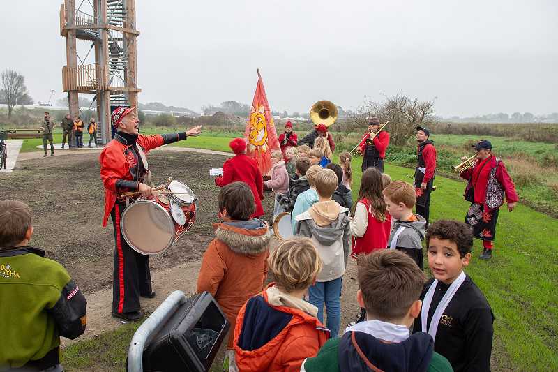 2024 Brassband Toeters en bellen met schoolklas // 2024_brassband_toeters_en_bellen_met_schoolklas.jpg (62 K)
